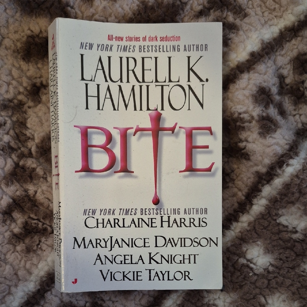Bite by Laurell K. Hamilton Paperback